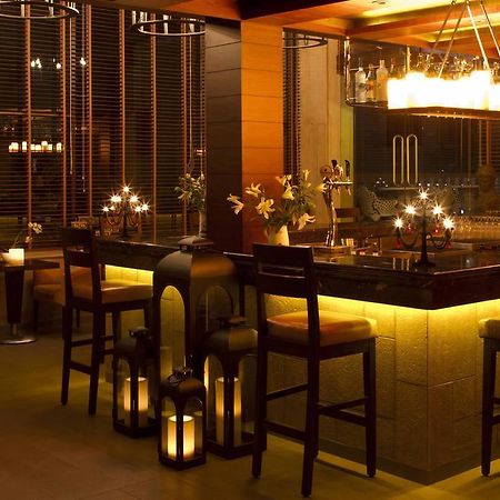 Hôtel 32Nd Milestone à Gurgaon Extérieur photo