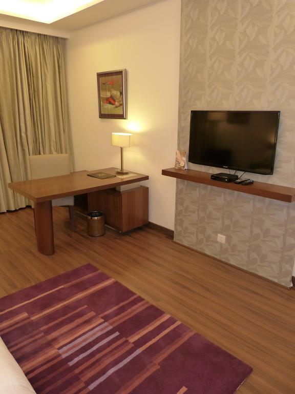 Hôtel 32Nd Milestone à Gurgaon Chambre photo